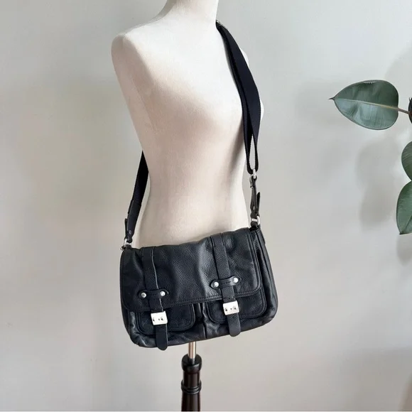 Ralph Lauren Messenger Black Leather Crossbody Bag - Picture 8 of 14
